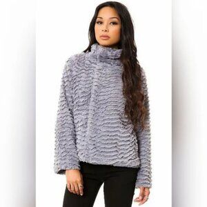 Patagonia Pelage Gray Fuzzy Plush Winter Coat Jacket Size Small Gray .